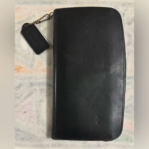 Vintage Coach Black Leather Zip Around Wallet Clutch.